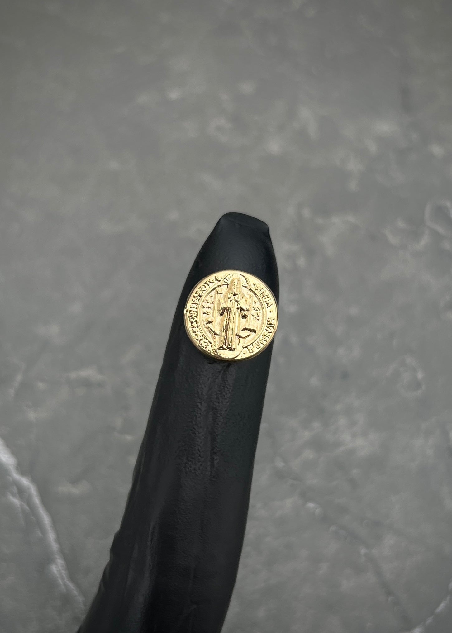 Herraje San Benito 0.8gr / Largo 1.2cm / Oro Amarillo Nac B