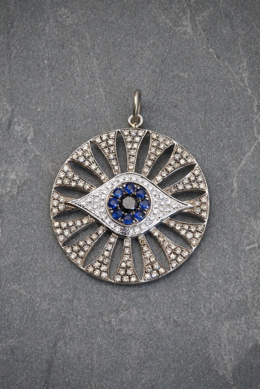 Dije Con 177Pts Diamantes 8.7Pts Zafiro Y 10Pts Diamante Negro 4.2gr / Largo 2.8cm / Oro Blanco 14K (Joya) M