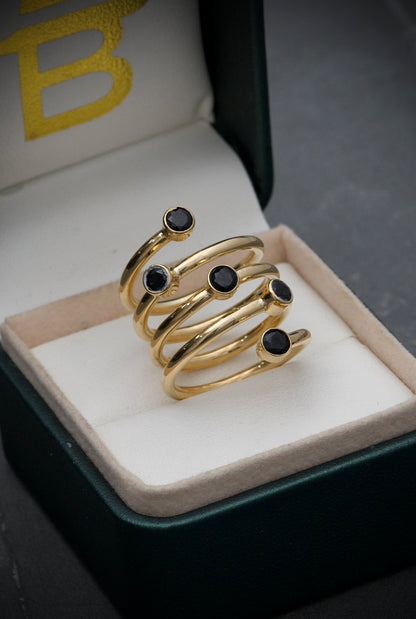 Anillo Resorte con swarovski negro 6.8gr / Talla 6 1/2  Oro Amarillo Nac B