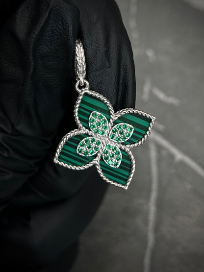 Dije lucky clover piedra verde con swarovski verde 2.2gr / Largo 3cm / Oro Blanco Nac M