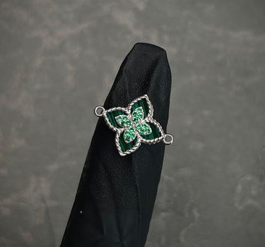 Herraje lucky clover piedra verde con swarovski verde 1gr / Largo 1.3cm / Oro Blanco Nac B