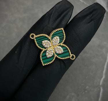 Herraje lucky clover piedra verde con swarovski blanco 1.9gr / Largo 2cm / Oro Amarillo Nac B