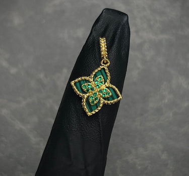 Dije lucky clover piedra verde con swarovski verde 1.25gr / Largo 2cm / Oro Amarillo Nac P