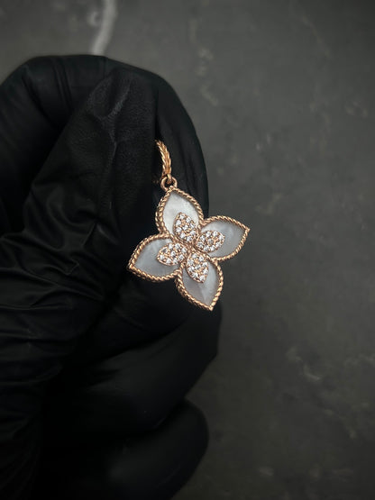 Dije LUCKY CLOVER Con Piedra Blanca 3gr / Largo 3.1cm / Oro Rosado Nac M