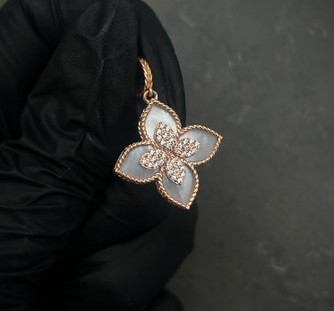 Dije LUCKY CLOVER COn Piedra Blanca 2,6gr / Largo 3.1cm / Oro Rosado Nac B