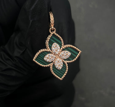 Dije LUCKY CLOVER Con Piedra Verde 2.4gr / Largo 3.1cm / Oro Rosado Nac P