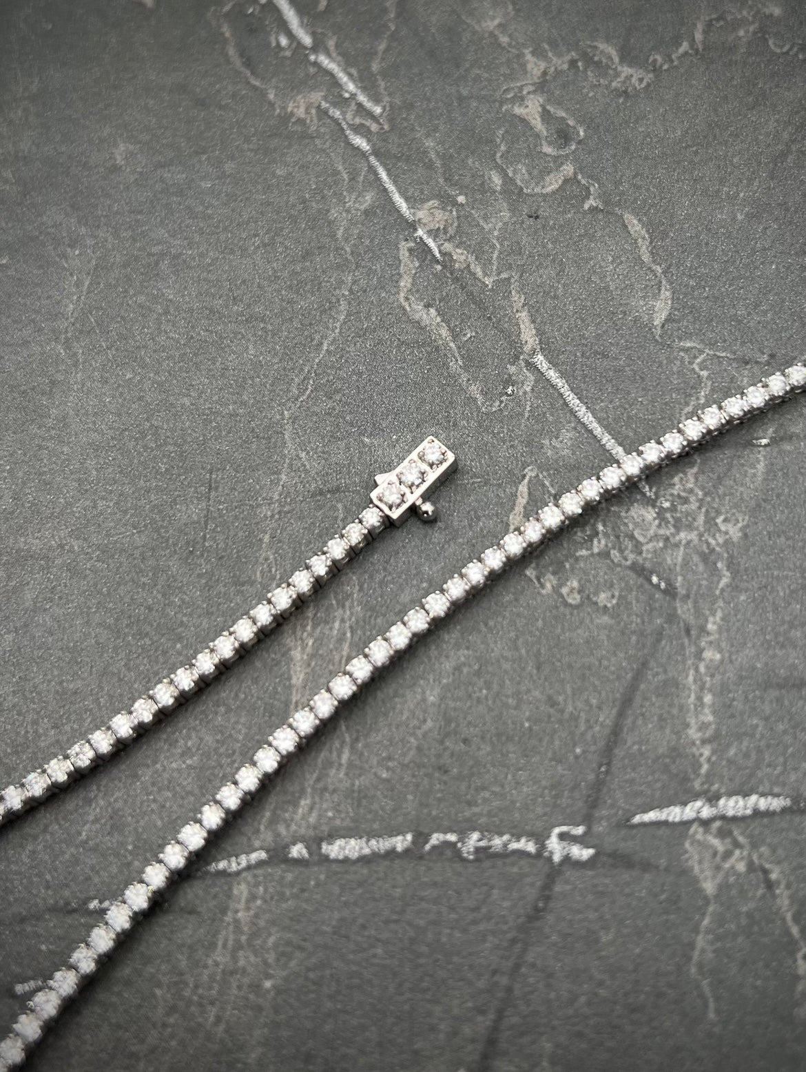 Cadena tenis con 560pts de diamante blanco 15.1gr / Largo 40cm / Oro Blanco (Joya) P