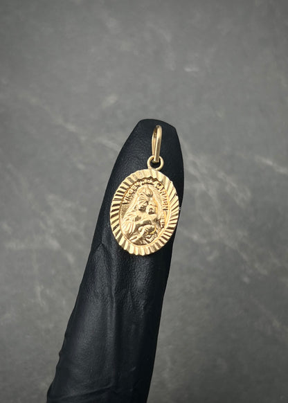 Dije virgen del carmen 0.9gr / Largo 2.2cm / Oro Amarillo Nac M