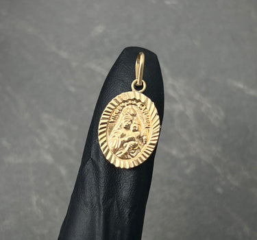 Dije virgen del carmen 0.9gr / Largo 2.2cm / Oro Amarillo Nac M