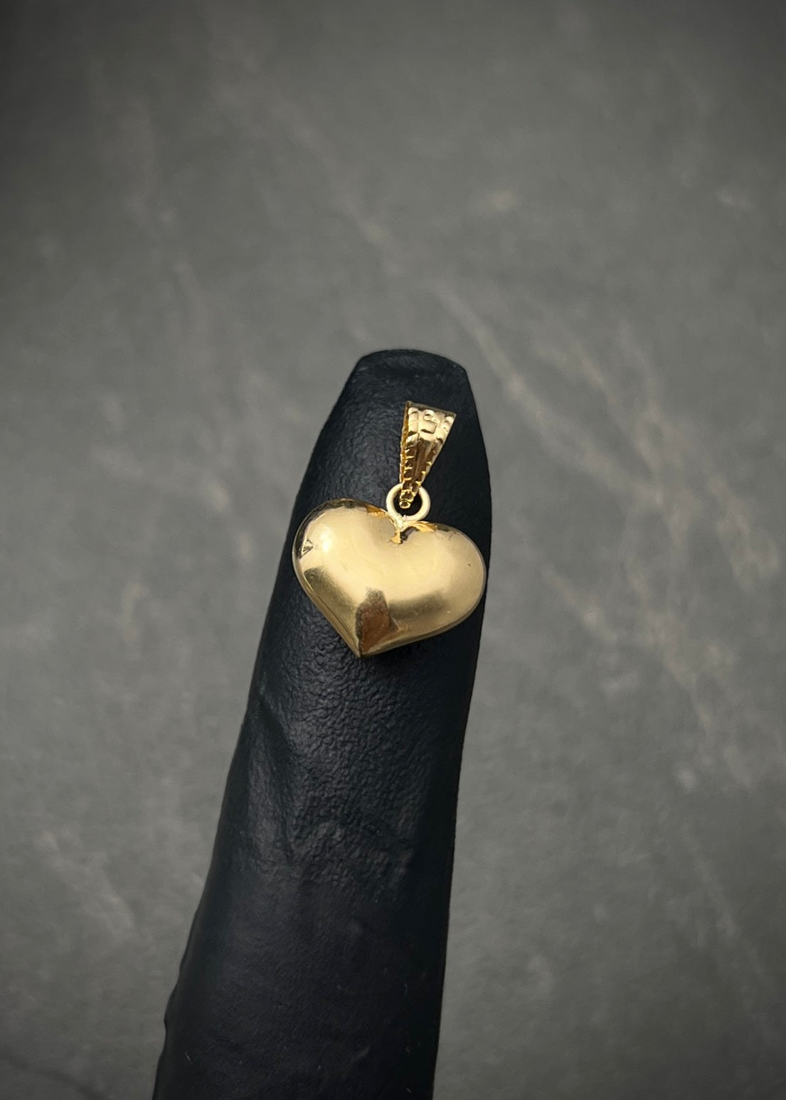 Dije corazon liso 0.5gr / Largo 1.5cm — Oro Amarillo