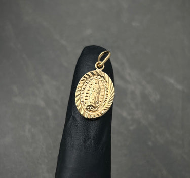 Dije virgen de guadalupe 0.95gr / Largo 2.2cm / Oro Amarillo Nac B