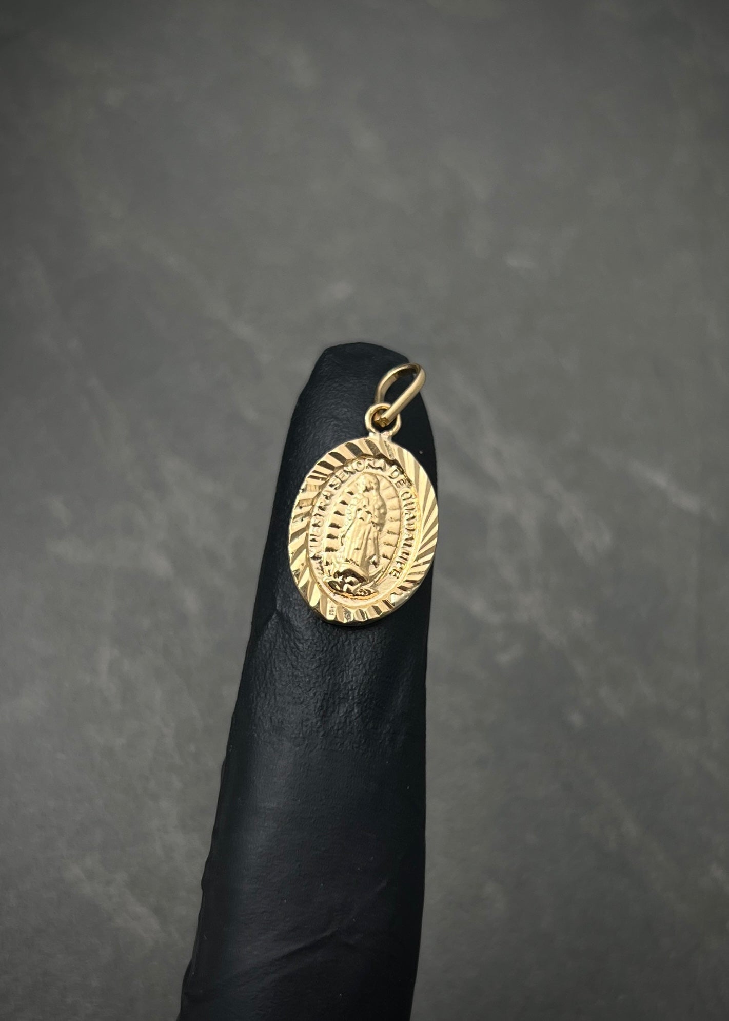 Dije virgen de guadalupe 0.9gr / Largo 2.2cm / Oro Amarillo Nac P