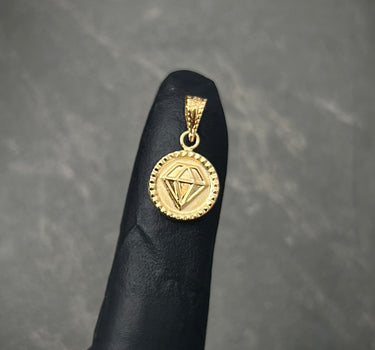 Dije diamante 0.6gr / Largo 1.7cm / Oro Amarillo Nac B
