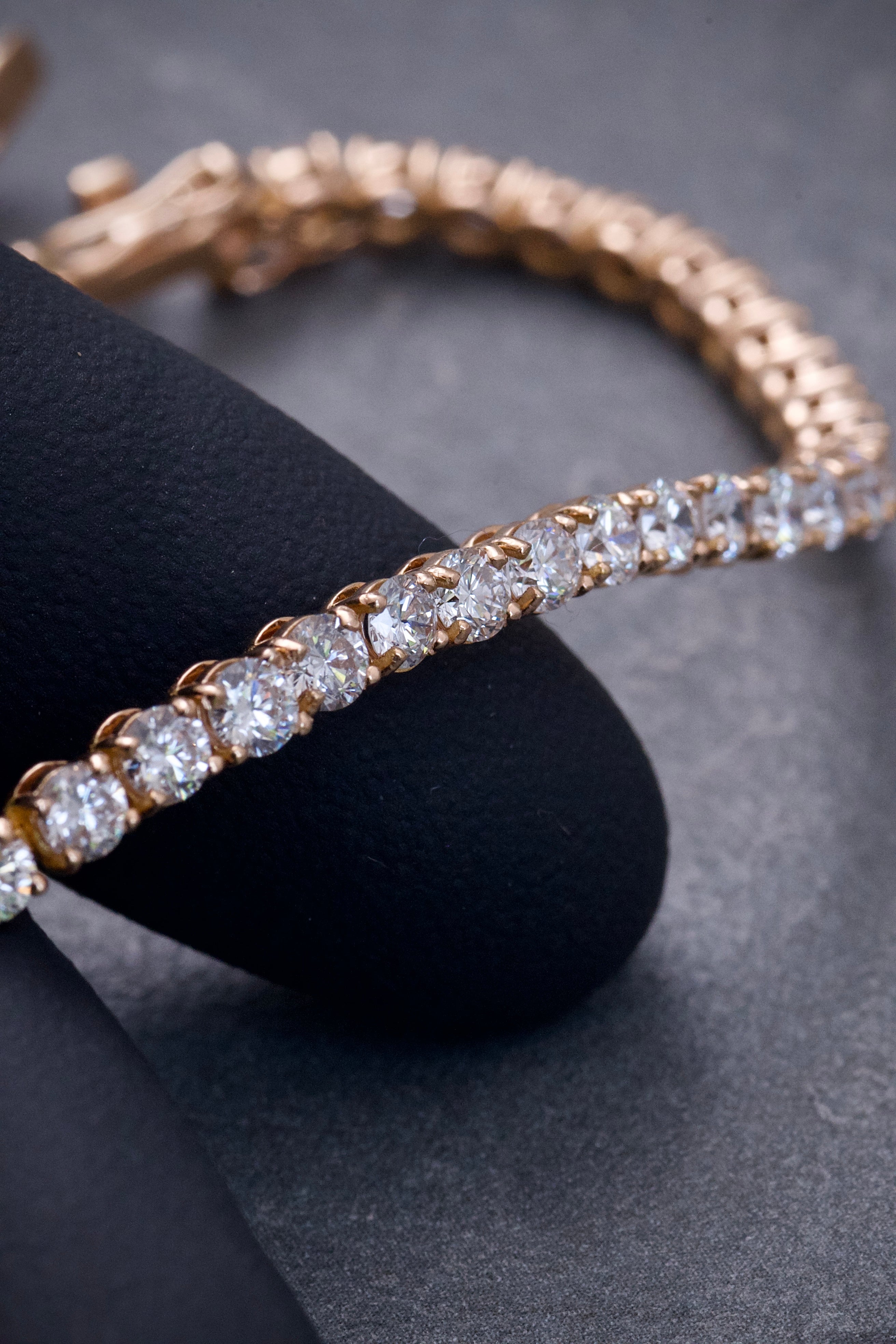 Pulso tenis con 458pts de diamantes 8.5gr / Largo 19cm / Oro Rosado (Joya) B