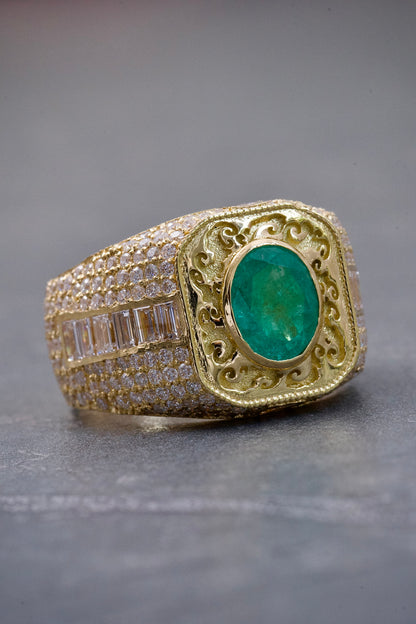Anillo con 187pts de esmeralda y 277pts de diamantes 13.3gr / TALLA 10 / Oro Amarillo (Joya) M