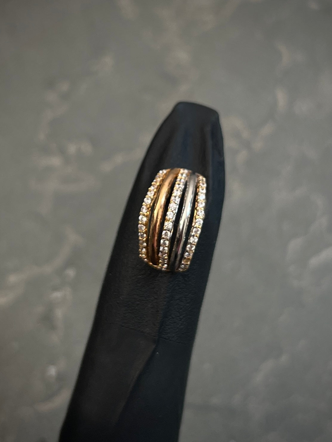 Dije con swarovski 1.75gr / 1.4cm / Tres Oros Nac B