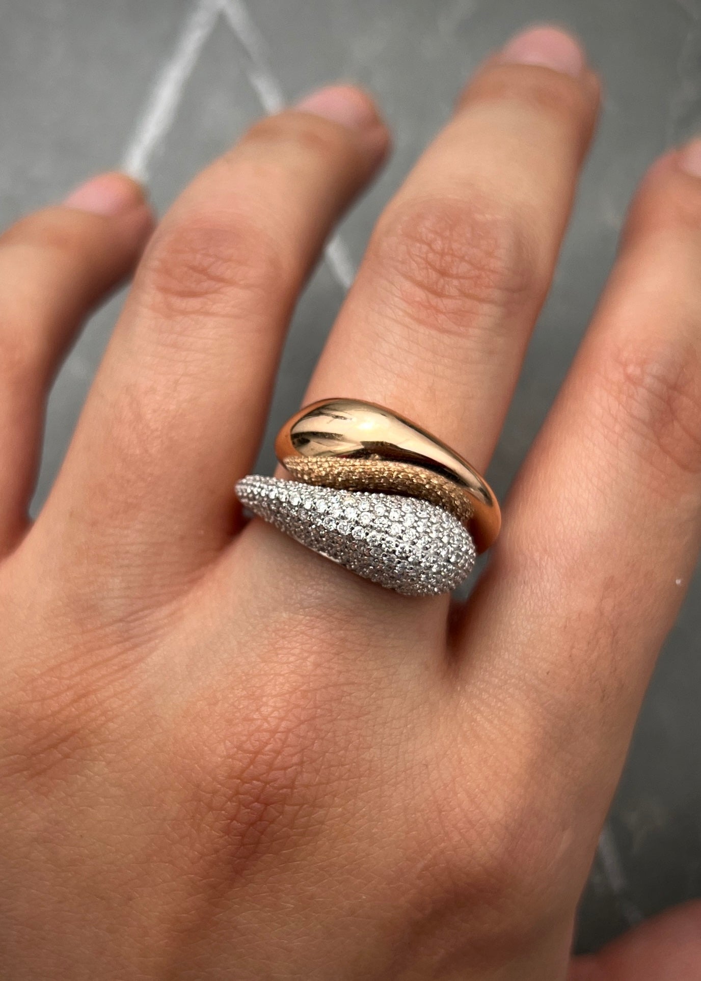 Anillo con 137pts de diamantes 5.7gr / TALLA 7 / Oro Rosado Nac (Joya) P