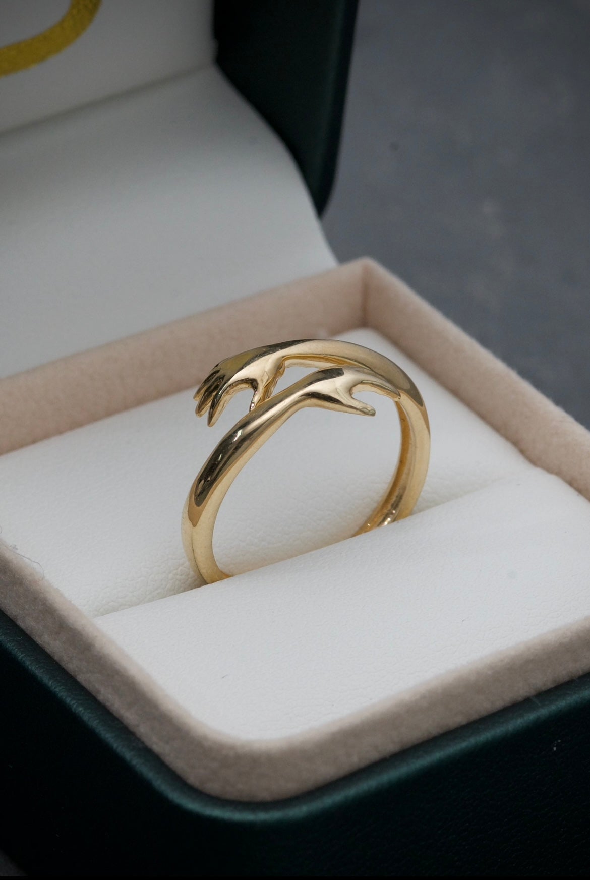 Anillo de manos 3.25gr / Oro Amarillo Nac P