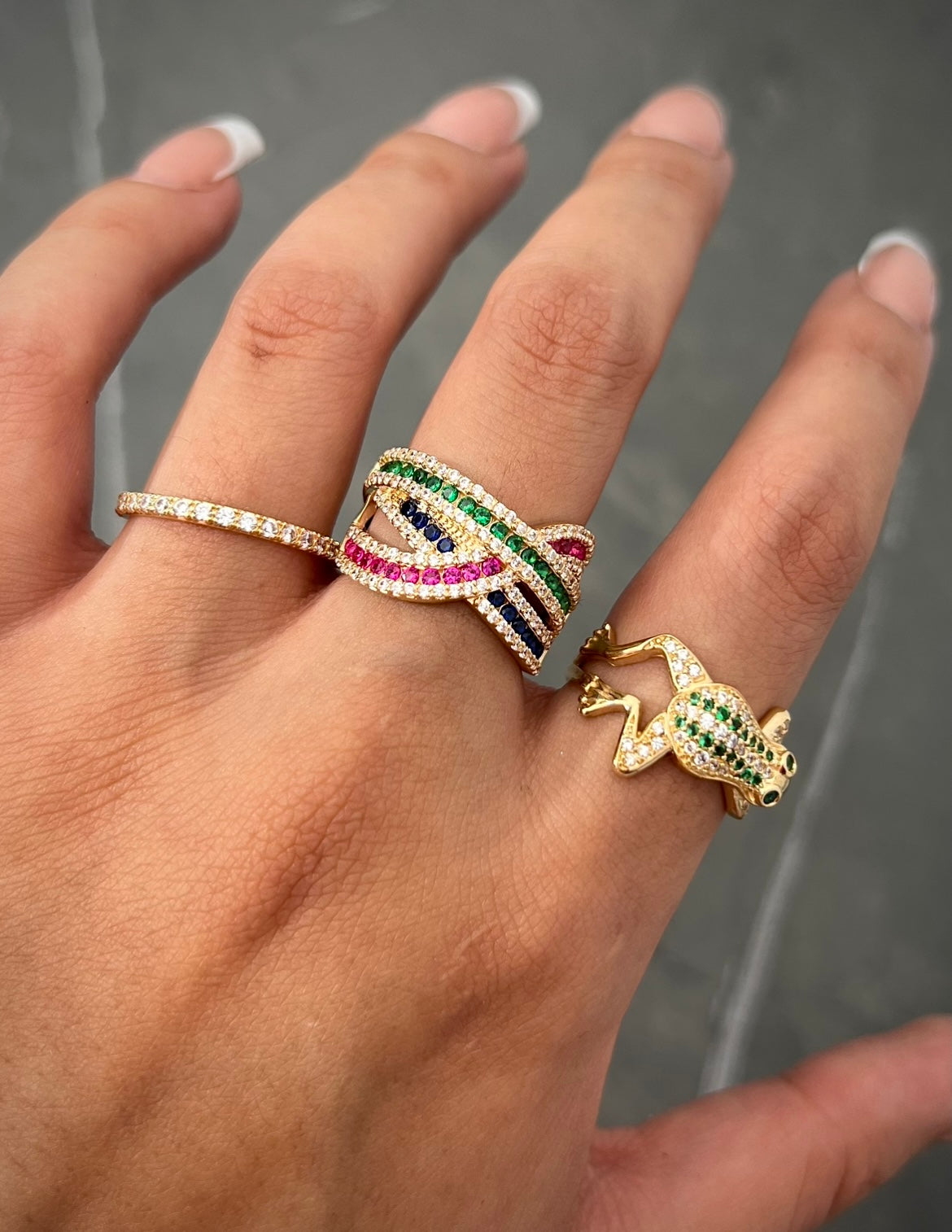 Anillo de lineas con swarovski multicolor 7.7gr / Talla 6 Oro Amarillo Nac M