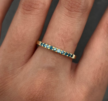 Anillo con 21pts de diamante azul 2.7gr Talla: 6 3/4 / Oro Amarillo (Joya) M