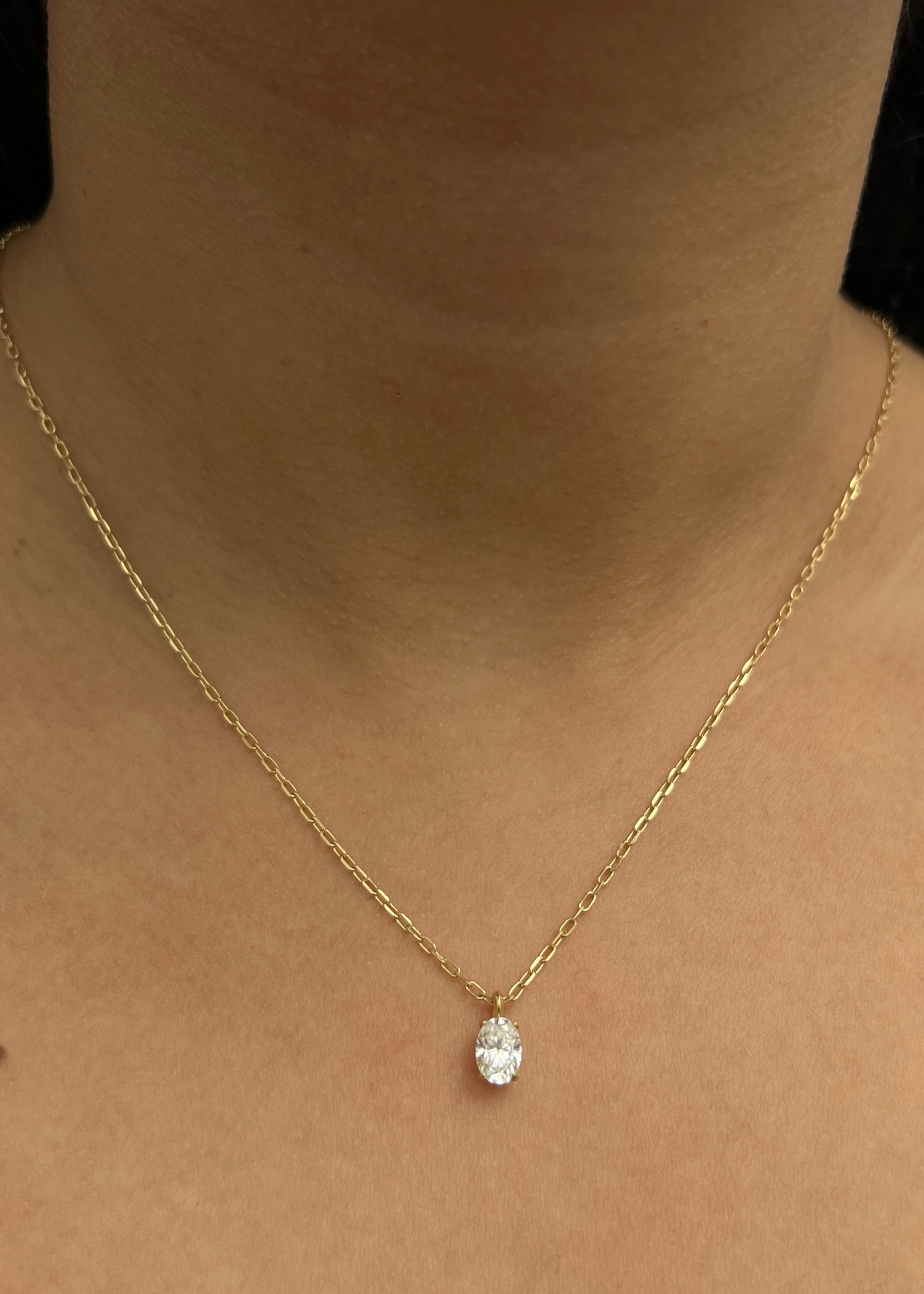 Dije con 78pts de moissanita 0.5gr / Largo 1cm / Oro Amarillo (Joya) B