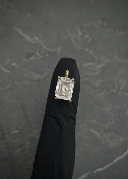 Dije con 344pts de moissanita 1.3gr / Largo 1.2cm / Oro Amarillo (Joya) B
