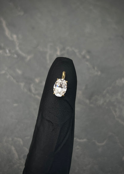 Dije con 123pts de moissanita 0.8gr / Largo 1.1cm / Oro Amarillo (Joya) B