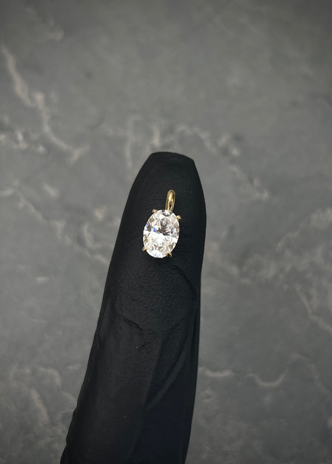 Dije con 115pts de moissanita 1.1gr / Largo 1.2cm — Oro Amarillo