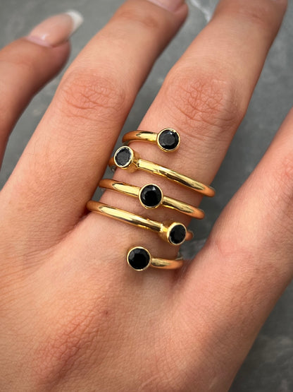 Anillo Resorte con swarovski negro 6.8gr / Talla 6 1/2  Oro Amarillo Nac B