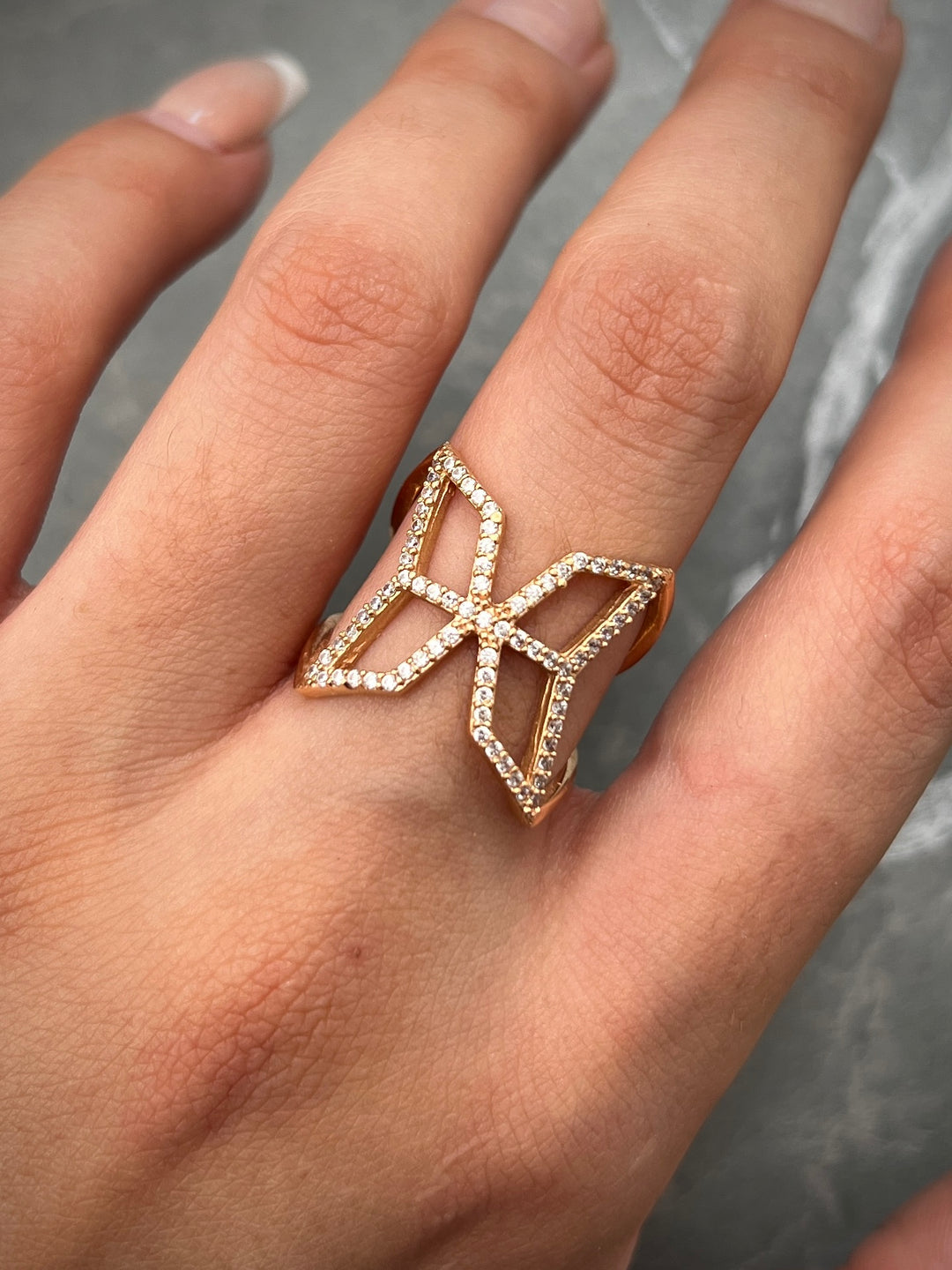 Anillo mariposa 3.5gr / Talla 6 — Oro Rosado