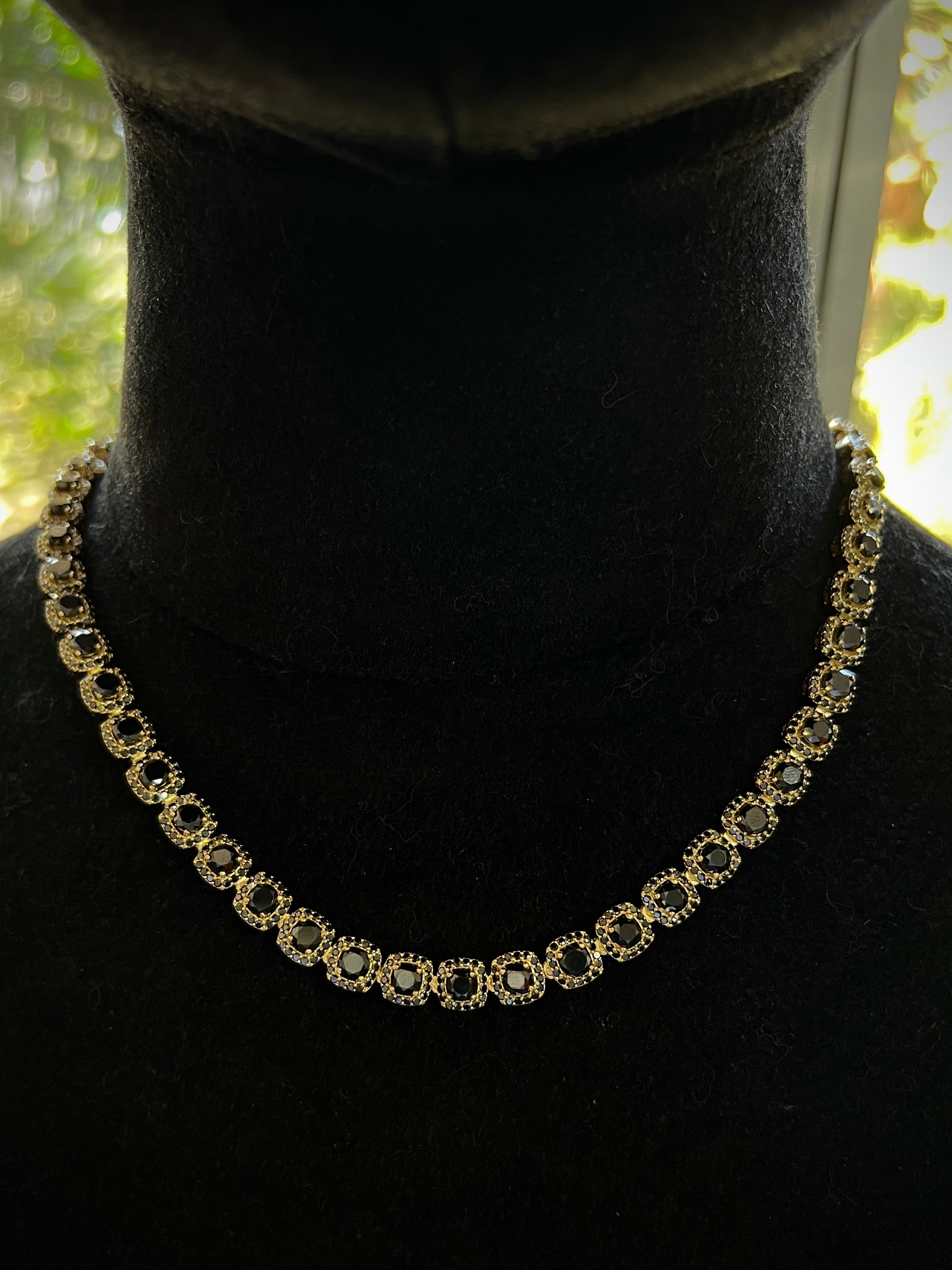Cadena Con 2130Pts Diamante Central y 834Pts Diamante Lateral Negro 70.1gr / Largo 45cm / Oro Amarillo (Joya) M