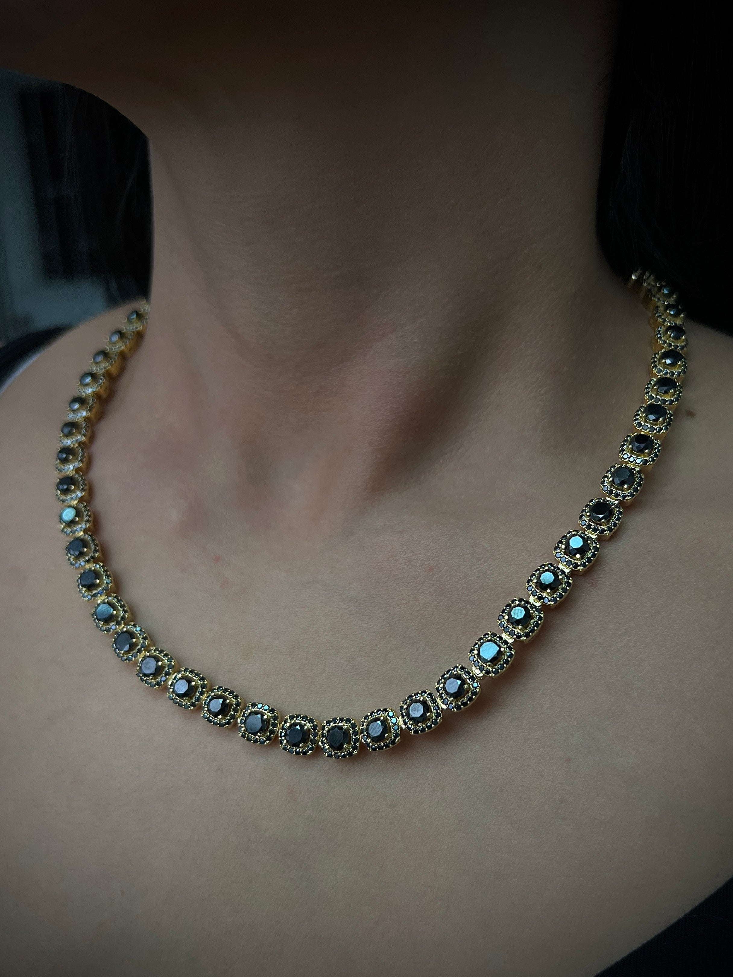 Cadena Con 2130Pts Diamante Central y 834Pts Diamante Lateral Negro 70.1gr / Largo 45cm / Oro Amarillo (Joya) M