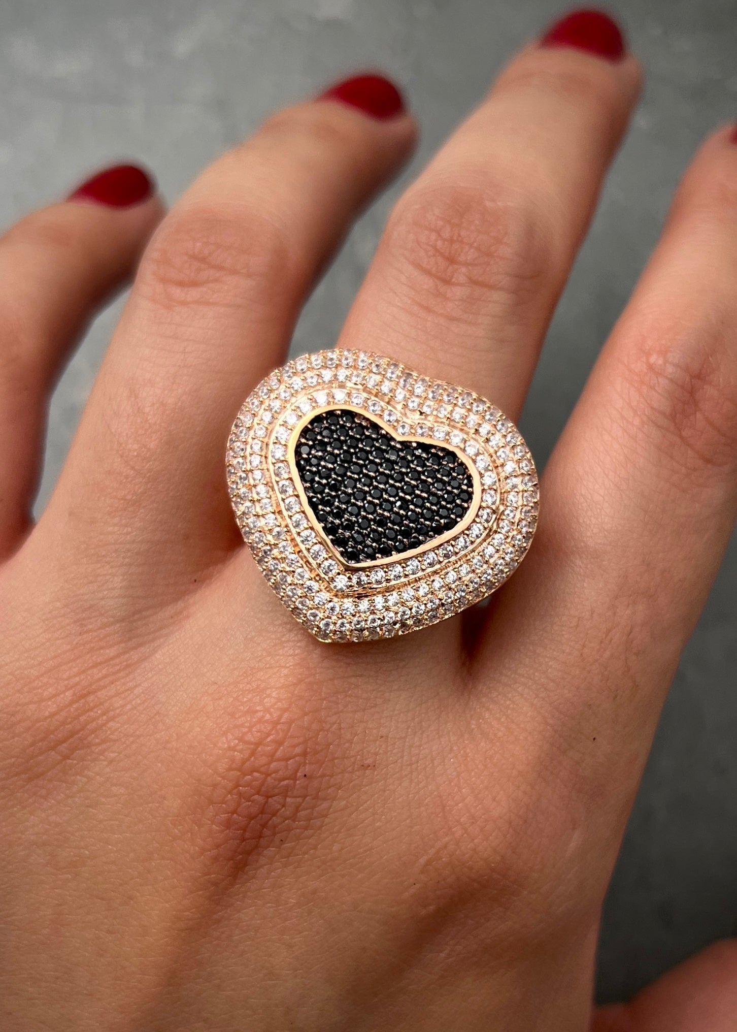 Anillo corazon con wsarovski blanco y negro 8.6gr / TALLA 6 1/2 / Oro Rosado Nac P