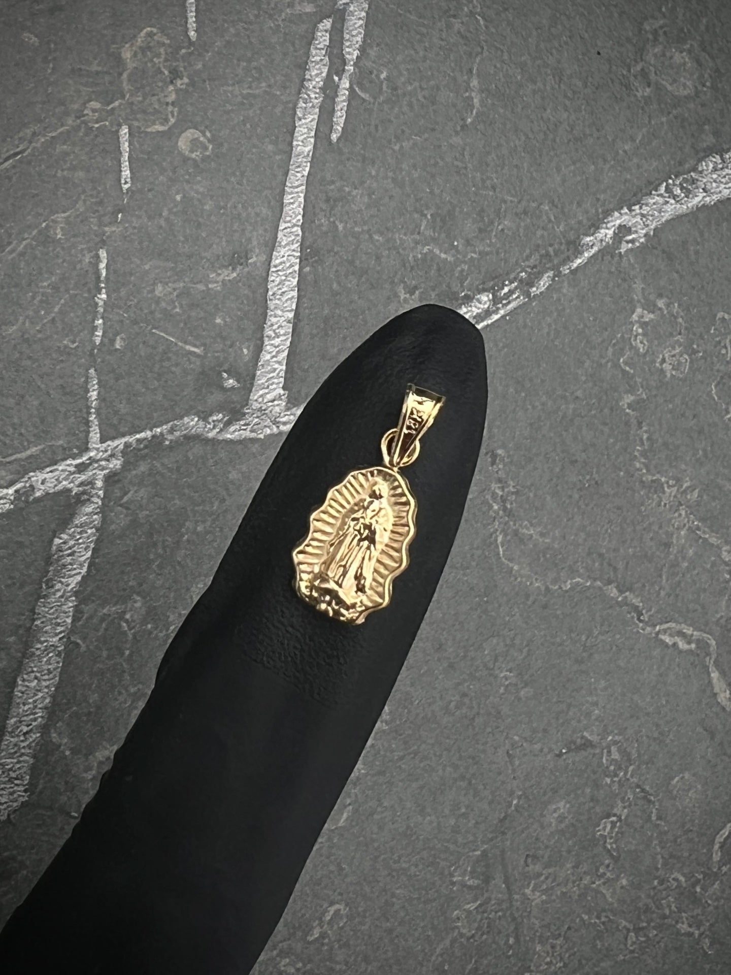 Dije virgen de guadalupe 0.5gr / Largo 2cm — Oro Amarillo