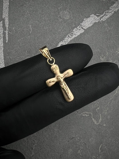 Dije cruz con cristo 0.6gr / Largo 2.6cm / Oro Amarillo Nac B