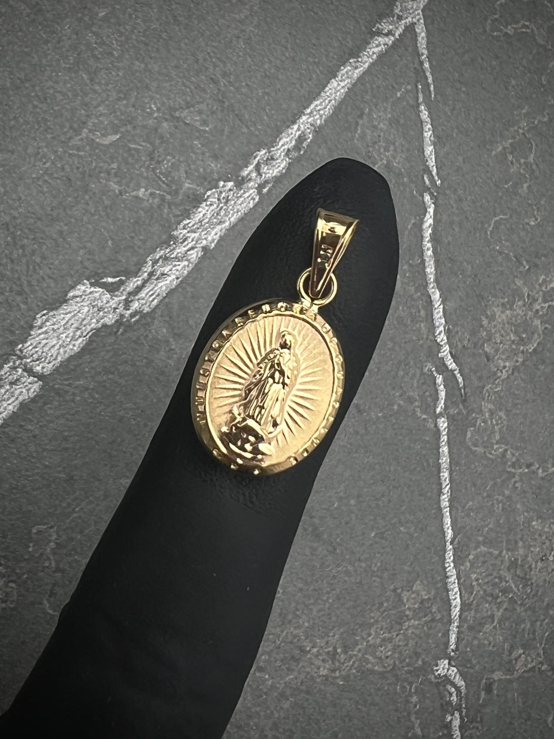 Dije virgen de guadalupe 0.9gr / Largo 2.4cm — Oro Amarillo