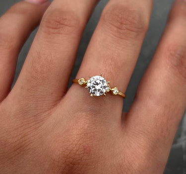 Solitario CON SWAROVSKI BLANCO 1.6gr / TALLA 6 1/4 / Oro Amarillo Nac B