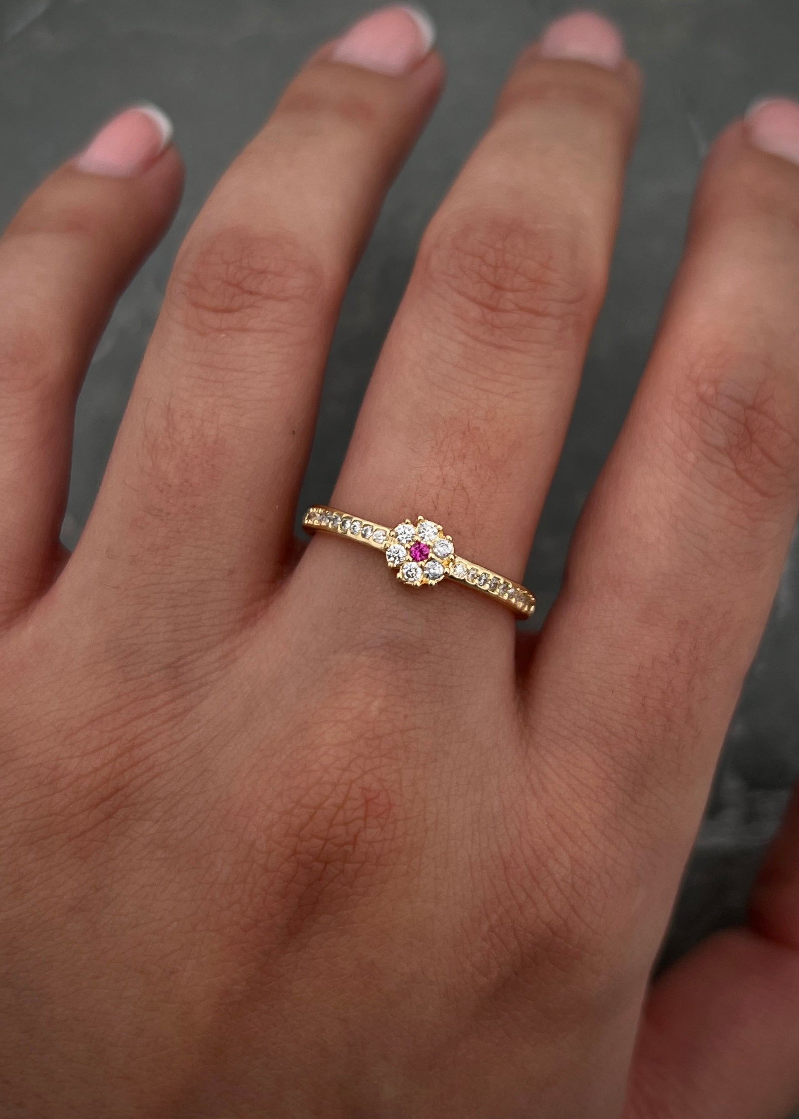 Anillo FLOR CON SWAROVSKI BLANCO 2.75gr / TALLA 7 / Oro Amarillo Nac B