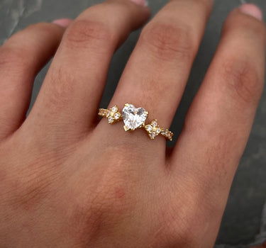 Solitario corazon con swarovski blanco 1.9gr / TALLA 6 3/4 / Oro Amarillo Nac M