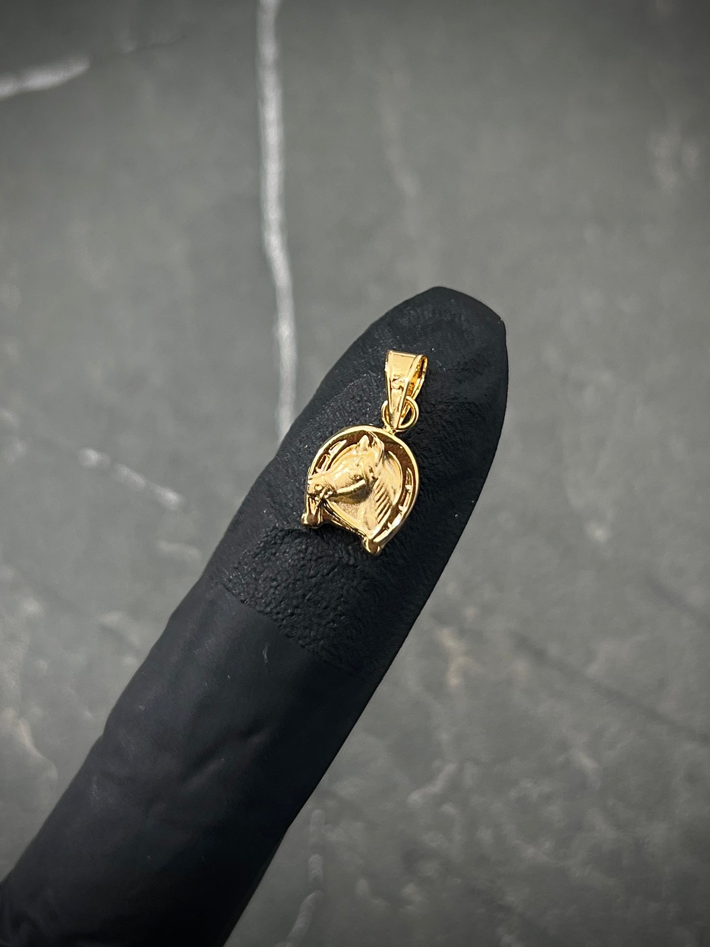 Dije herradura de caballo 0.55gr / Largo 1.5cm / Oro Amarillo Nac M