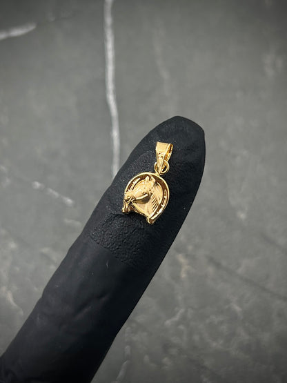 Dije herradura de caballo 0.55gr / Largo 1.5cm / Oro Amarillo Nac M