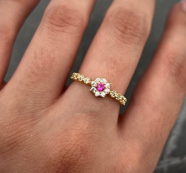 Anillo flor con swarovski blanco y fucsia 1.6gr / TALLA 6 / Oro Amarillo Nac M