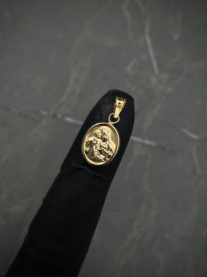 Dije virgen del carmen 0.55gr / Largo 1.8cm / Oro Amarillo Nac M