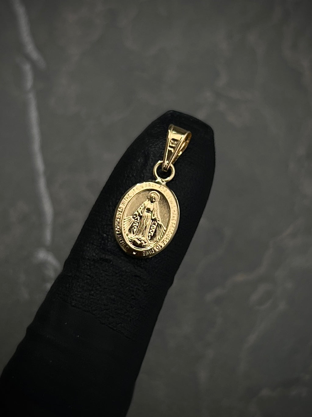 Dije virgen de la milagrosa 0.45gr / Largo 1.8cm — Oro Amarillo