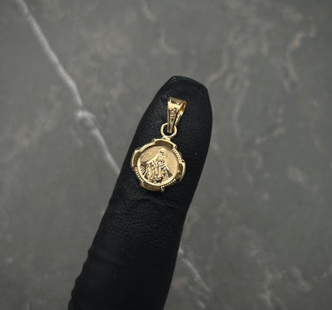 Dije virgen milagrosa 0.45gr / Largo 1.7cm / Oro Amarillo Nac B