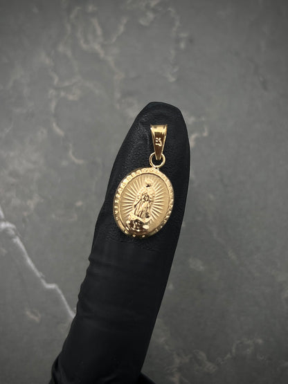 Dije virgen de guadalupe 0.9gr / Largo 2.4cm / Oro Amarillo Nac M