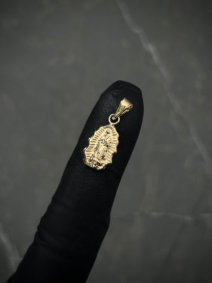 Dije virgen de guadalupe 0.5gr / Largo 2cm / Oro Amarillo Nac M