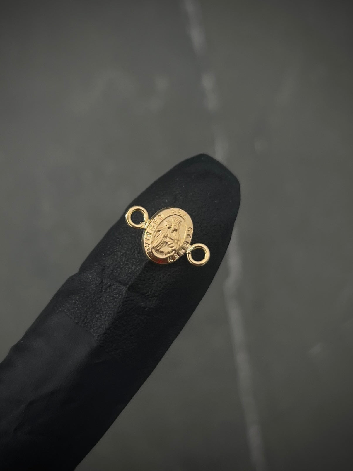 Herraje Virgen del carmen 0.35gr / LArgo 0.8cm / Oro Amarillo Nac B