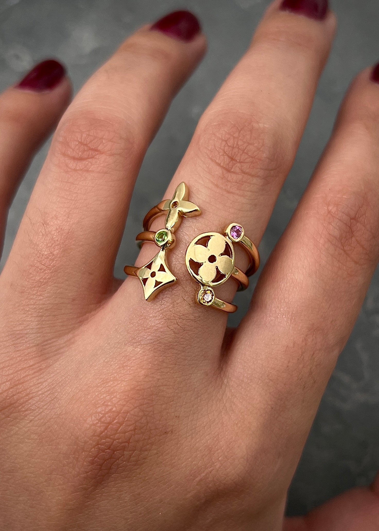 Anillo con swarovski 5.45gr / TALLA 6 1/4 / Oro Amarillo Nac M
