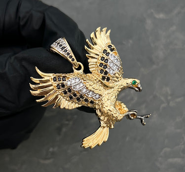 Dije aguila con swarovski blanco y negro 11.9gr / Largo 4cm / Oro Amarillo Nac M
